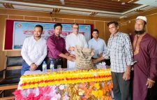 রোপা আমন ধান উৎপাদন বৃদ্ধির লক্ষ্যে ক্ষুদ্র ও প্রান্তিক কৃষকের মাঝে বিনামূল্যে বীজ ও রাসায়নিক সার বিতরণ
