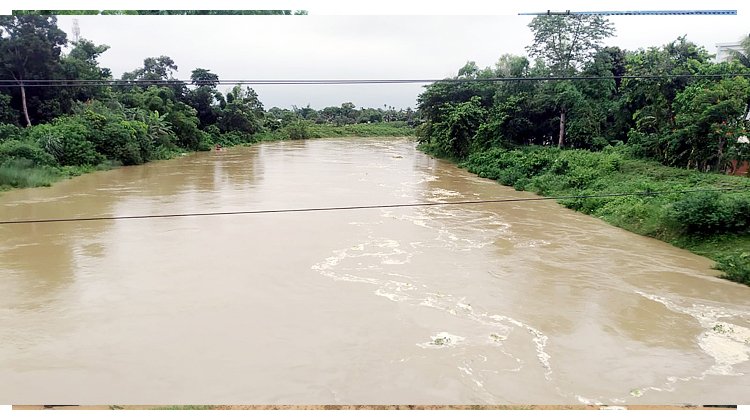 বাড়ছে ধলাই নদীর পানি, বন্যার শঙ্কা