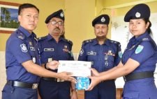 পুলিশের দক্ষতা উন্নয়ন কোর্সের সনদ বিতরণ