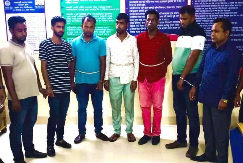 বড়লেখায় ঋণ দেওয়ার নামে সঞ্চয় আদায় করে পালিয়ে যাওয়ার চেষ্টা, ৭ প্রতারক গ্রেপ্তার