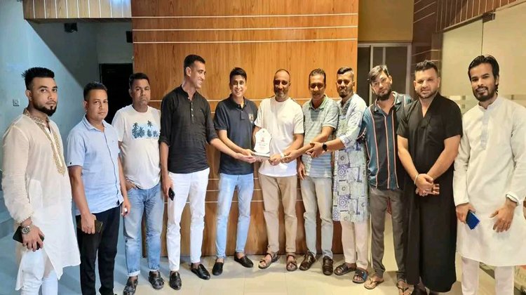 বি এন পির সহ সাংগঠনিক সম্পাদক আগমন উপলক্ষে  স্মারক প্রদান