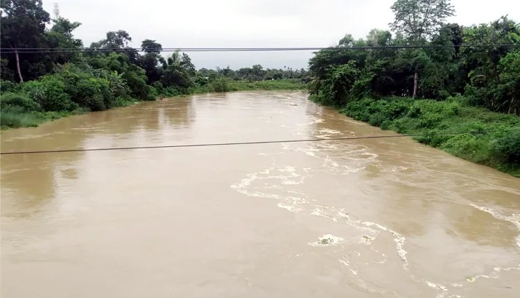 টানা বৃষ্টিতে কমলগঞ্জে ধলাই নদীর পানি বৃদ্ধি, বন্যার আশংকা