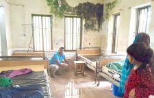 বড়লেখা উপজেলা স্বাস্থ্য কমপ্লেক্স: ছাদ চুঁয়া পানিতে ভাসে ওয়ার্ড ও পোষ্ট অপারেটিভ রুম