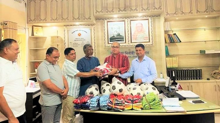 মৌলভীবাজার ক্রীড়া সামগ্রী (ফুটবল ও জার্সি) বিতরণ