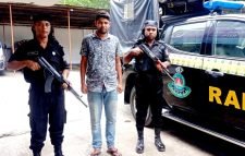 শ্রীমঙ্গলে রেলের টিকিট কালোবাজারি আটক