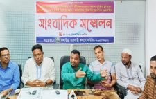 কুলাউড়ায় মিলিপ্লাজা মার্কেটের সম্মুখে অবস্থান ধর্মঘট মঙ্গল