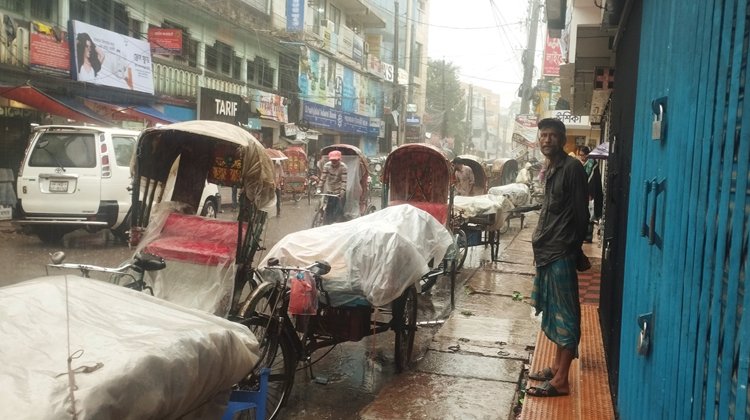 স্বস্তির বৃষ্টিতে বেড়েছে দুর্ভোগ