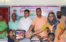 শ্রীমঙ্গলে চা-বাগানের শিক্ষার্থীদের মাঝে শিক্ষা উপকরণ বিতরণ