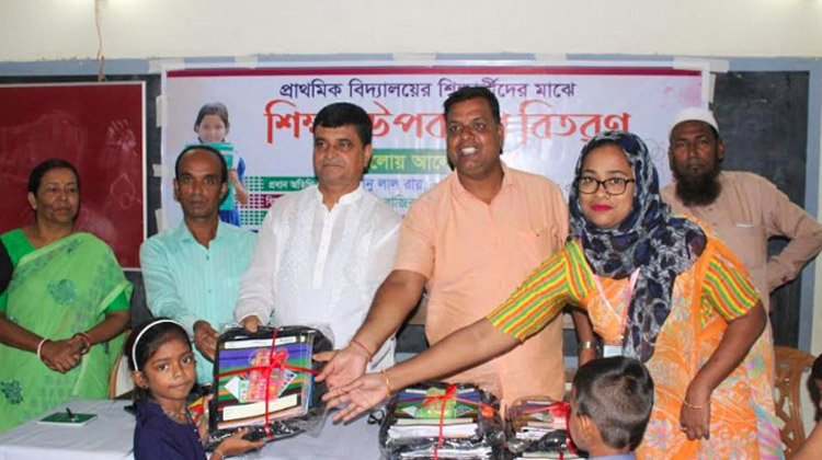 শ্রীমঙ্গলে চা-বাগানের শিক্ষার্থীদের মাঝে শিক্ষা উপকরণ বিতরণ