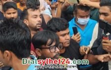 ভোট চাইতে গিয়ে ধাওয়া খেলেন হিরো আলম