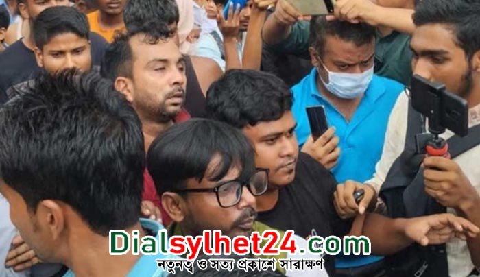 ভোট চাইতে গিয়ে ধাওয়া খেলেন হিরো আলম