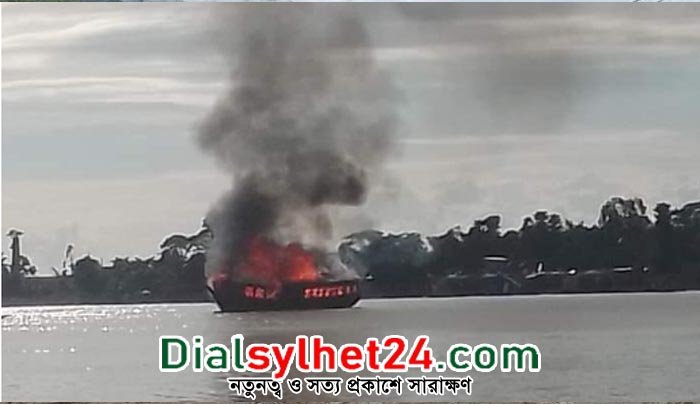 উদ্বোধনের আগেই টাংগুয়ার হাওরে হাউসবোট পুড়ে ছাই