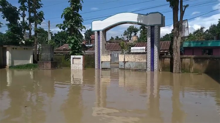 শ্রীমঙ্গলে ভারি বৃষ্টি ও পাহাড়ি ঢলে ৭টি গ্রাম প্লাবিত, শতাধিক পরিবারে দুর্ভোগ
