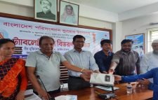 জুড়ীতে প্রধানমন্ত্রীর উপহার ট্যাবলেট বিতরণ