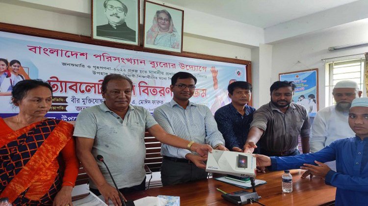 জুড়ীতে প্রধানমন্ত্রীর উপহার ট্যাবলেট বিতরণ