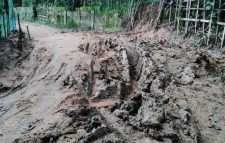 কুলাউড়ায় সরকারি রাস্তা দখল করে ট্রলিচালককে মারধরের অভিযোগ