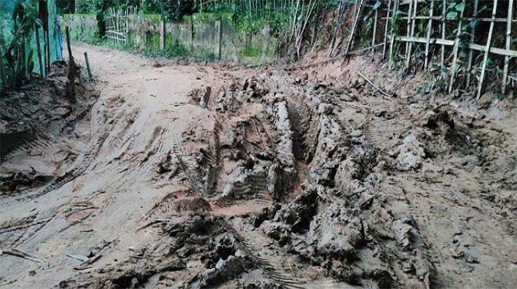 কুলাউড়ায় সরকারি রাস্তা দখল করে ট্রলিচালককে মারধরের অভিযোগ
