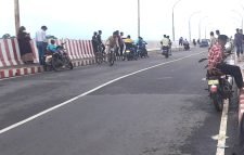 জগন্নাথপুরের রাণীগঞ্জ সেতু হয়ে উঠেছে তরুণদের বৈকালিক আড্ডারস্থল।। পরিচিতি পাচ্ছে টিকটিক সেতু নামে