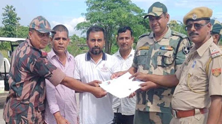 ভারতে ভবঘুরে জীবন কাটিয়ে দেশে ফিরলেন শ্রীমঙ্গল মহিলা কলেজের সাবেক শিক্ষক