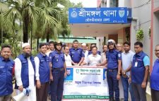 নিরাপদ সড়ক চাই শ্রীমঙ্গল উপজেলা শাখার আয়োজনে হেলমেট বিতরণ