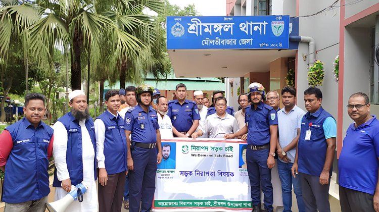 নিরাপদ সড়ক চাই শ্রীমঙ্গল উপজেলা শাখার আয়োজনে হেলমেট বিতরণ