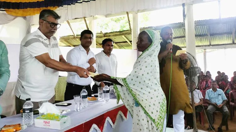 চা শ্রমিকদের জীবনমান উন্নয়ন কর্মসূচীর আওতায় অনুদান বিতরণ