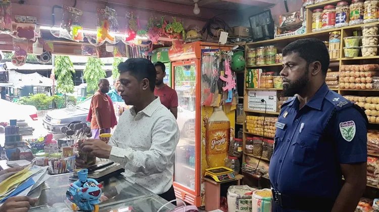 শহরের বিভিন্ন স্থানে ভোক্তা অধিকারের অভিযান, ৩ প্রতিষ্ঠানকে ১২ হাজার টাকা জরিমানা