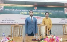 প্রধানমন্ত্রীর অনুদান পেলেন মৌলভীবাজারের সাংবাদিক হোসাইন ও অলক