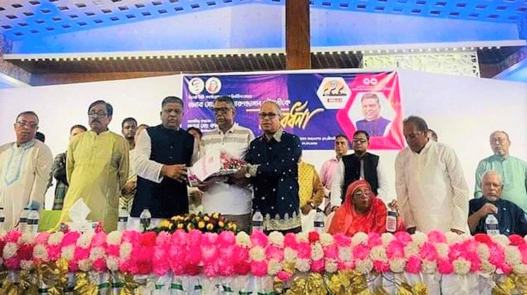 মেয়র আনোয়ারুজ্জামান চৌধুরীকে সংবর্ধনা দিয়েছে চেম্বার অব কমার্স এন্ড ইন্ডাস্ট্রিজ