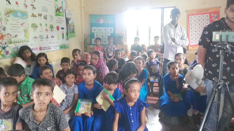 হিউম্যান এসোসিয়েশন অব নাজিরাবাদ ইউনিয়ন উদ্যোগে শিক্ষা উপকরণ বিতরণ