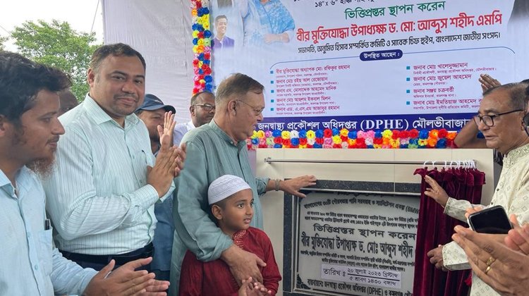 কমলগঞ্জ পৌরসভায় পাইপ বাহিত পানি সরবাহ ব্যবস্থা নির্মাণ কাজের ভিত্তি স্থাপনের উদ্বোধন