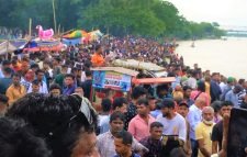 কুশিয়ারা নদীতে ঐতিহ্যবাহী নৌকাবাইচ অনুষ্ঠিত হয়েছে