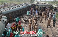 পাকিস্তানে ট্রেন দুর্ঘটনায় নিহত বেড়ে ৩০