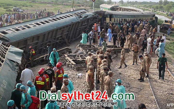 পাকিস্তানে ট্রেন দুর্ঘটনায় নিহত বেড়ে ৩০