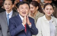 ১৫ বছর পর থাইল্যান্ডে ফিরেই কারাগারে থাকসিন সিনাওয়াত্রা