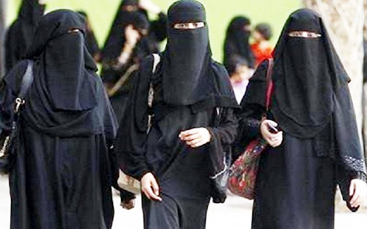 হিজাবের পর ফ্রান্সের স্কুলে নিষিদ্ধ হচ্ছে বোরকাও