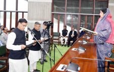 উপ-নির্বাচনে জয়ী সাজ্জাদুল হাসান ও মহিউদ্দিন বাচ্চুর শপথ গ্রহণ