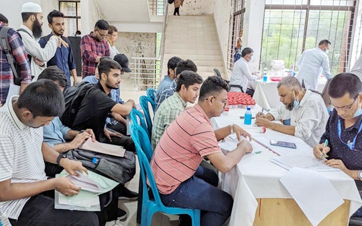 শাবিতে ডোপ টেস্ট দিয়ে ভর্তি হচ্ছেন শিক্ষার্থীরা