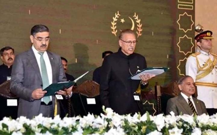 পাকিস্তানের তত্ত্বাবধায়ক সরকারের প্রধানমন্ত্রী হিসেবে শপথ নিলেন কাকার