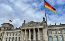 পাঁচ বছরেই মিলবে জার্মান নাগরিকত্ব