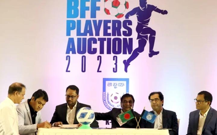 বাফুফের ঐতিহাসিক নিলামে বিক্রি হলেন ১০ ফুটবলার