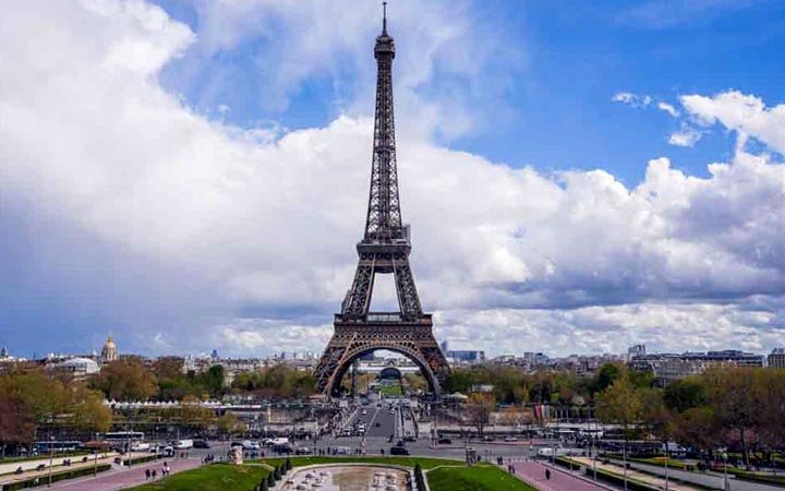 বোমা হামলার শঙ্কায় খালি করা হলো আইফেল টাওয়ার