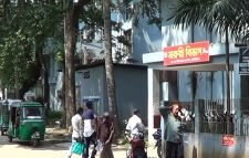 নার্স দিয়ে প্রসব করাতে গিয়ে গলা ছিড়ে ফেললো নবজাতকের