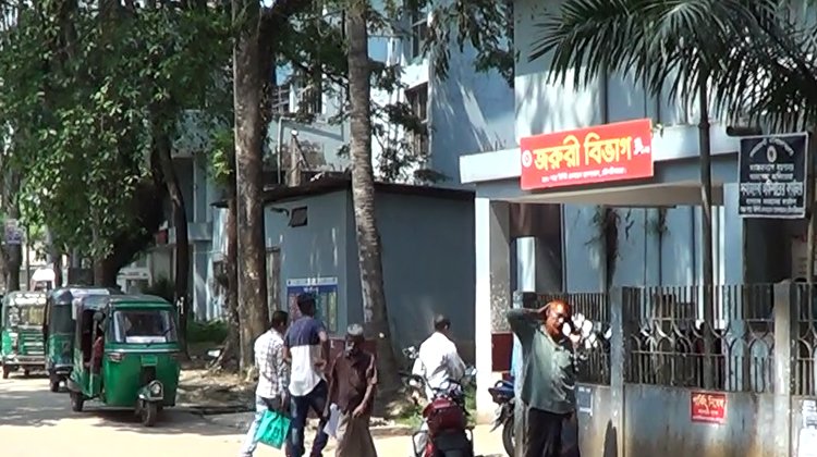 নার্স দিয়ে প্রসব করাতে গিয়ে গলা ছিড়ে ফেললো নবজাতকের