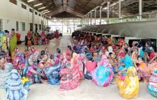 কমলগঞ্জে চা বাগানে মালিকপক্ষের নির্দেশনায় নিরিখ (পাতি উত্তোলন) বাড়ানোয় শ্রমিক অসন্তোষ