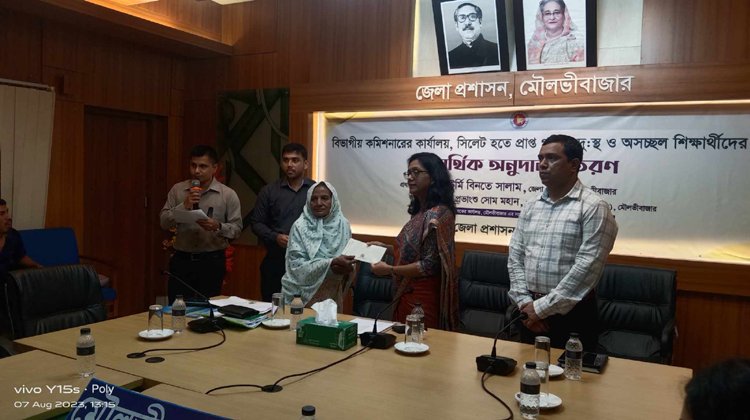 গরীব,দুঃস্থ ও অসচ্ছল শিক্ষার্থীদের মধ্যে আর্থিক অনুদান বিতরন