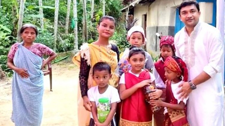 শ্রীমঙ্গলে ক্ষুদ্র জাতিগোষ্ঠীর শিক্ষার উন্নয়নে কাজ করছেন মানবিক সদিচ্ছাসম্পন্ন এক ইউএনও