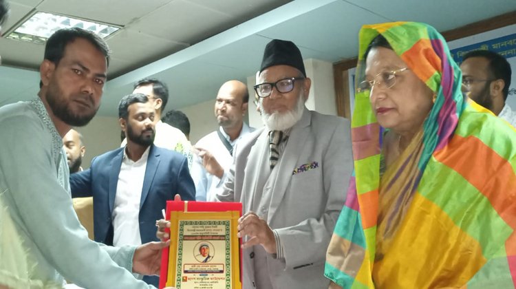 সমাজ সেবায় বিশেষ অবদানের জন্য মাদার তেরেসা এ্যাওয়ার্ড  পেলেন সাংবাদিক কে এম সাইদুল ইসলাম