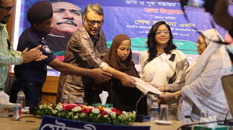 মৌলভীবাজারে ৬শত ৪৩টি পরিবারের মাঝে প্রধানমন্ত্রীর উপহারের ঘর বিতরণ