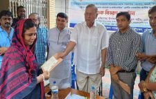 শ্রীমঙ্গলে চিকিৎসা বাবত সাড়ে ১৪ লক্ষ টাকার চেক বিতরণ